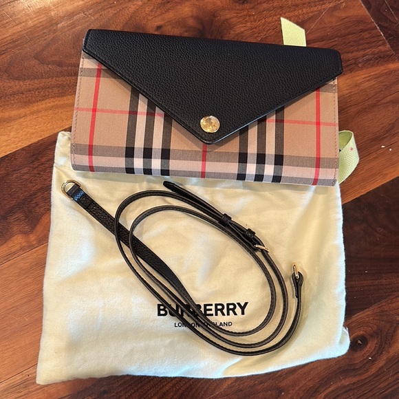 Burberry vintage check wallet with detachable strap - almost new - Picture 6 of 7